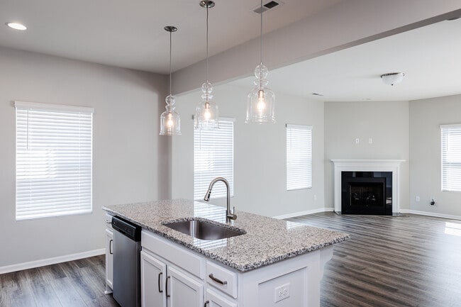 Building Photo - 628 Metro Sta