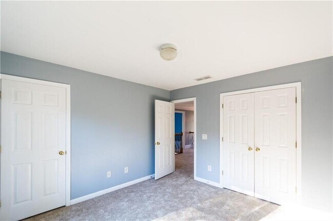 Building Photo - 8465 Bethel Ridge Ct