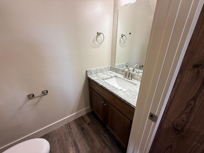 Building Photo - Eastside View Townhomes