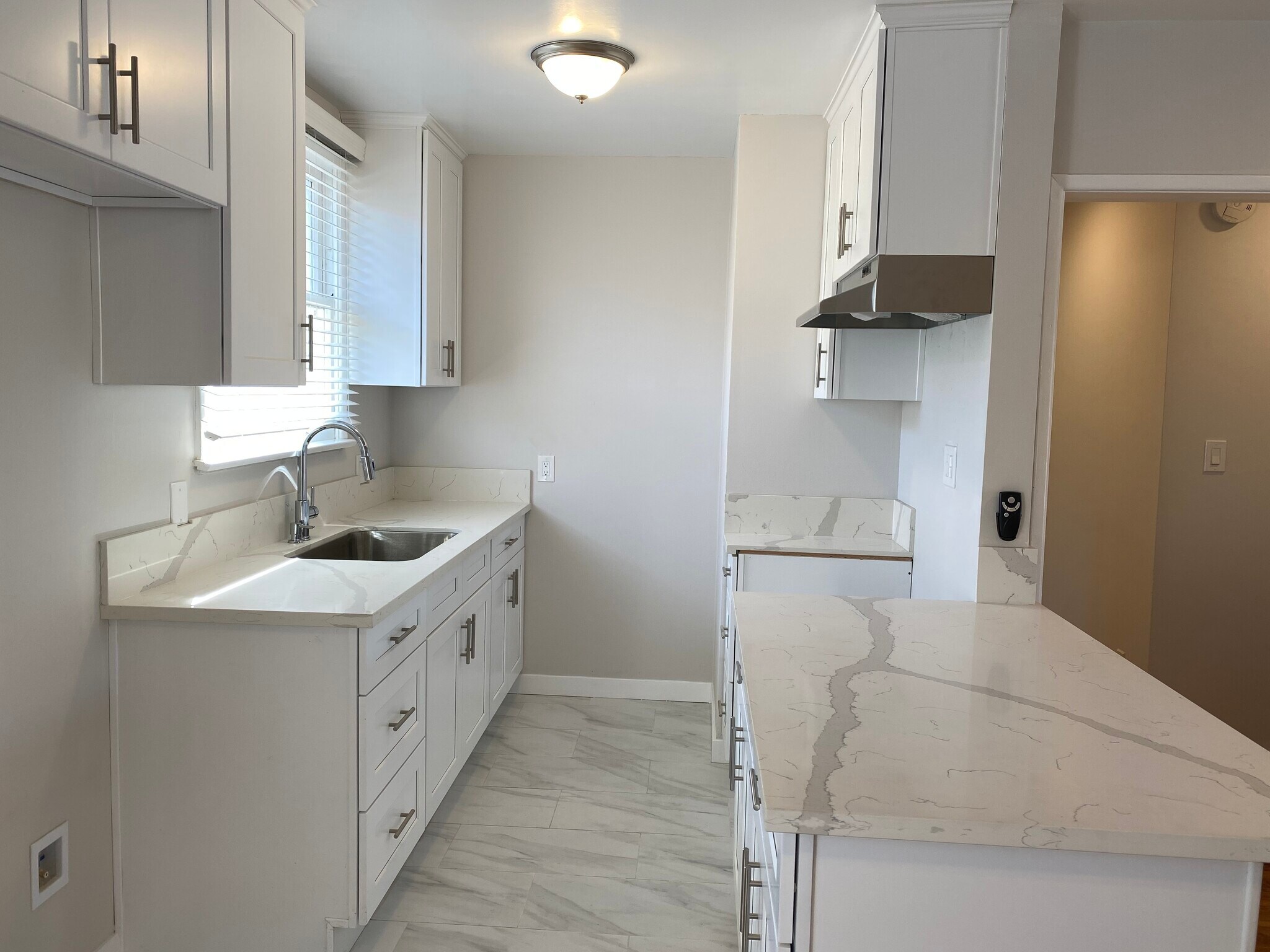 Building Photo - 12641 Vanowen St