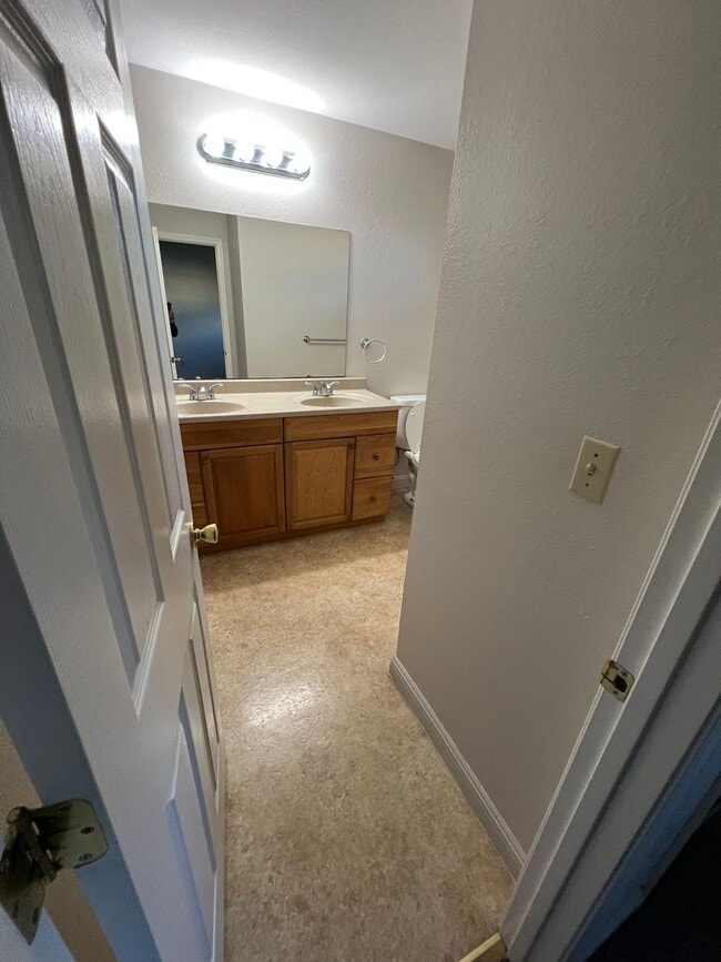 Building Photo - 515 Ash St