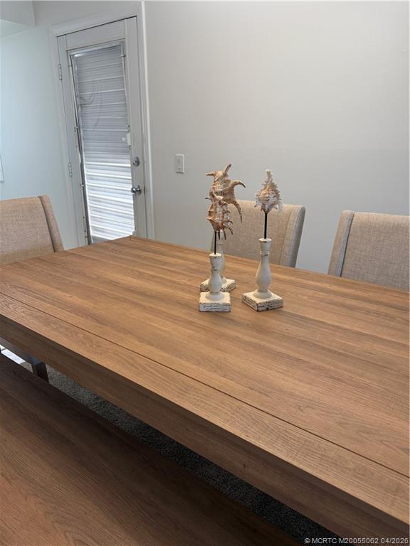 Building Photo - 554 NE Plantation Rd