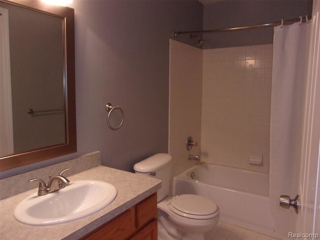Building Photo - 21749 Lincoln Dr