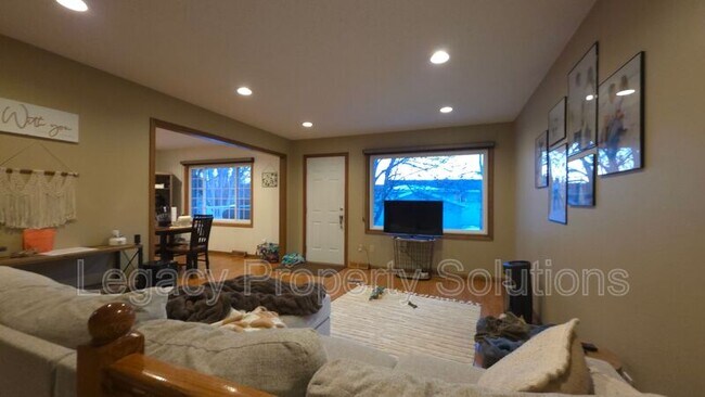 Building Photo - 1400 S 3rd St