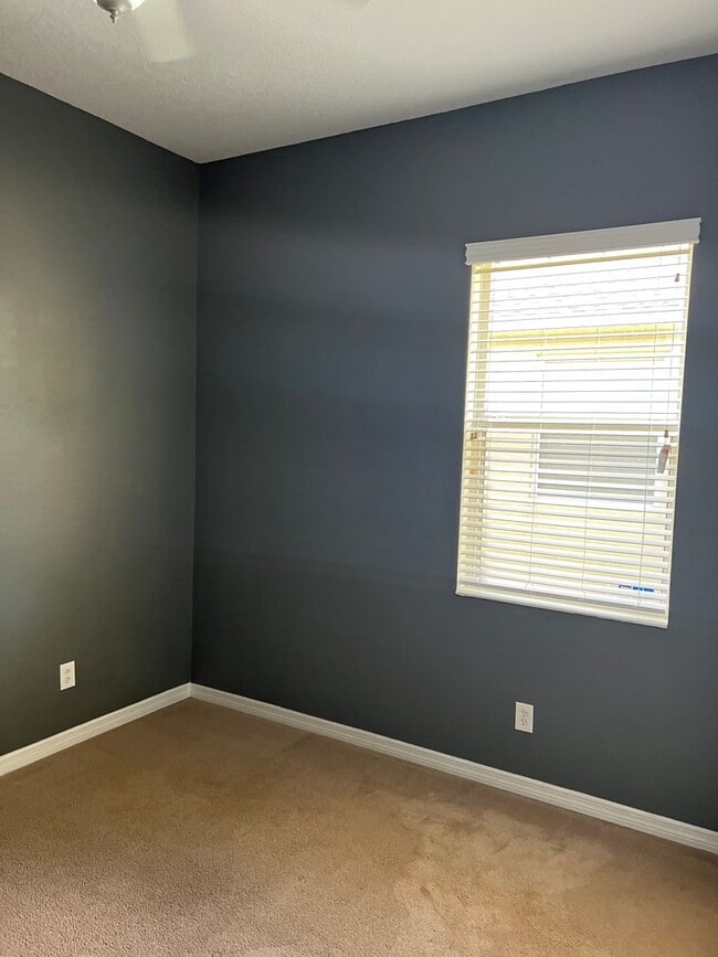 Building Photo - 3 Bedroom 2 Bath Single Family Home