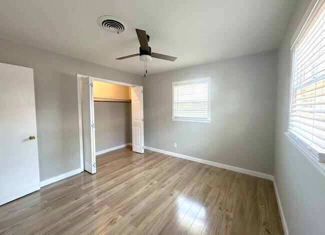 Building Photo - 2009 43rd St