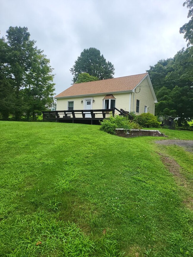 Primary Photo - Cozy & Bright 2-Bedroom Home in Middlefield