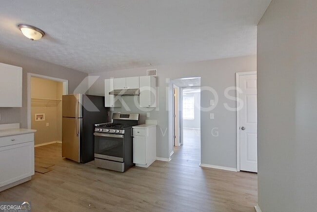 Building Photo - 3160 Creekwood Dr