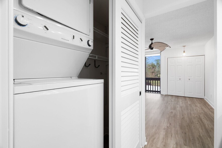 Building Photo - 1328 Pelican Creek Crossing