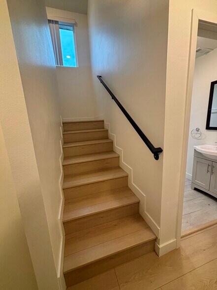 Building Photo - 438 W 71st St