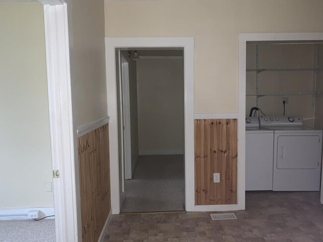 Building Photo - 9 James St