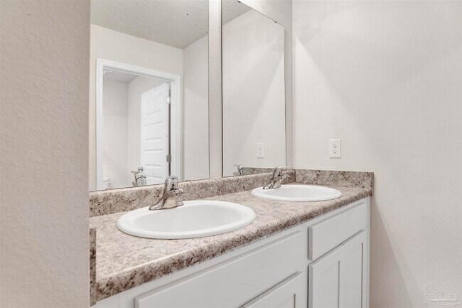 Building Photo - 5249 Peach Dr