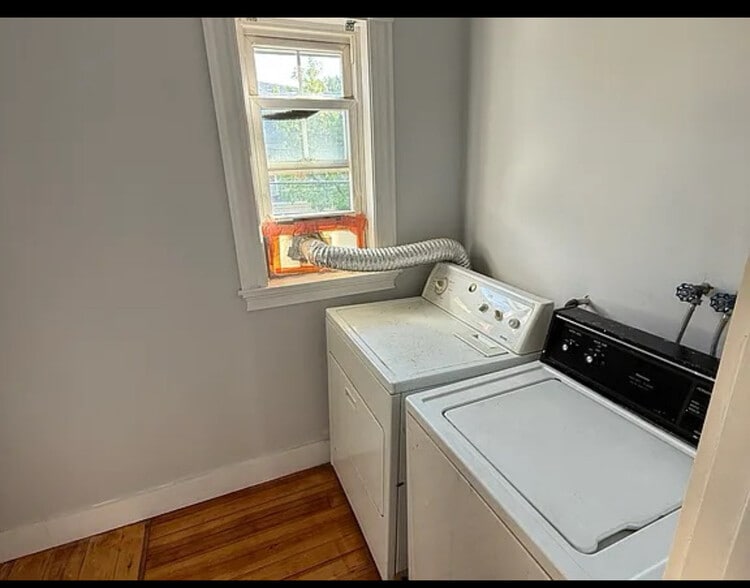 Building Photo - 68 Willow Ave