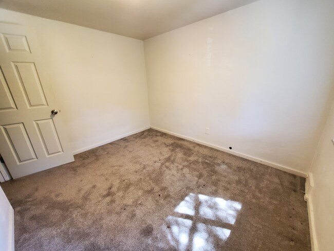 Building Photo - 834 Oranmore St