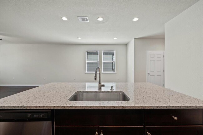 Building Photo - 11808 Coyote Call Way