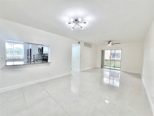 Building Photo - 842 NW 92nd Ave