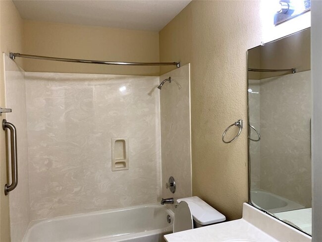 Building Photo - 2338 Green Meadows Ln