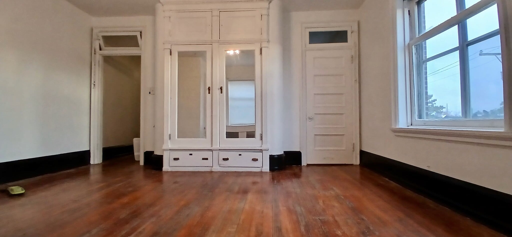 Living room - 1720 Memorial Ave