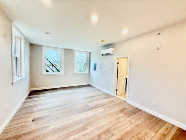 Building Photo - 220 Winthrop St