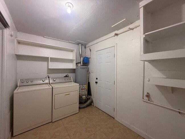 Building Photo - 809 Spruce Ave