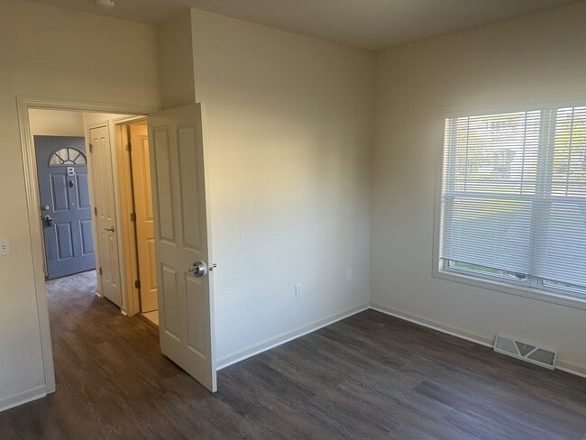 Building Photo - Spacious and Convenient – 3 Bedroom / 3 Ba...