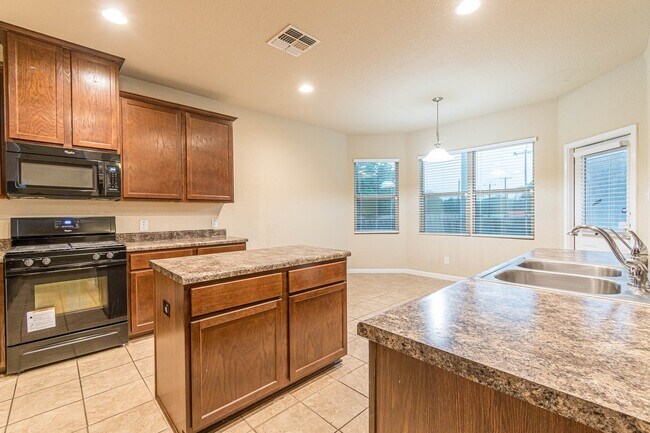 Building Photo - 6802 Fort Bend