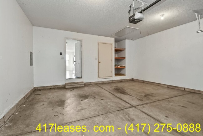 Building Photo - 834 S Duke Ave