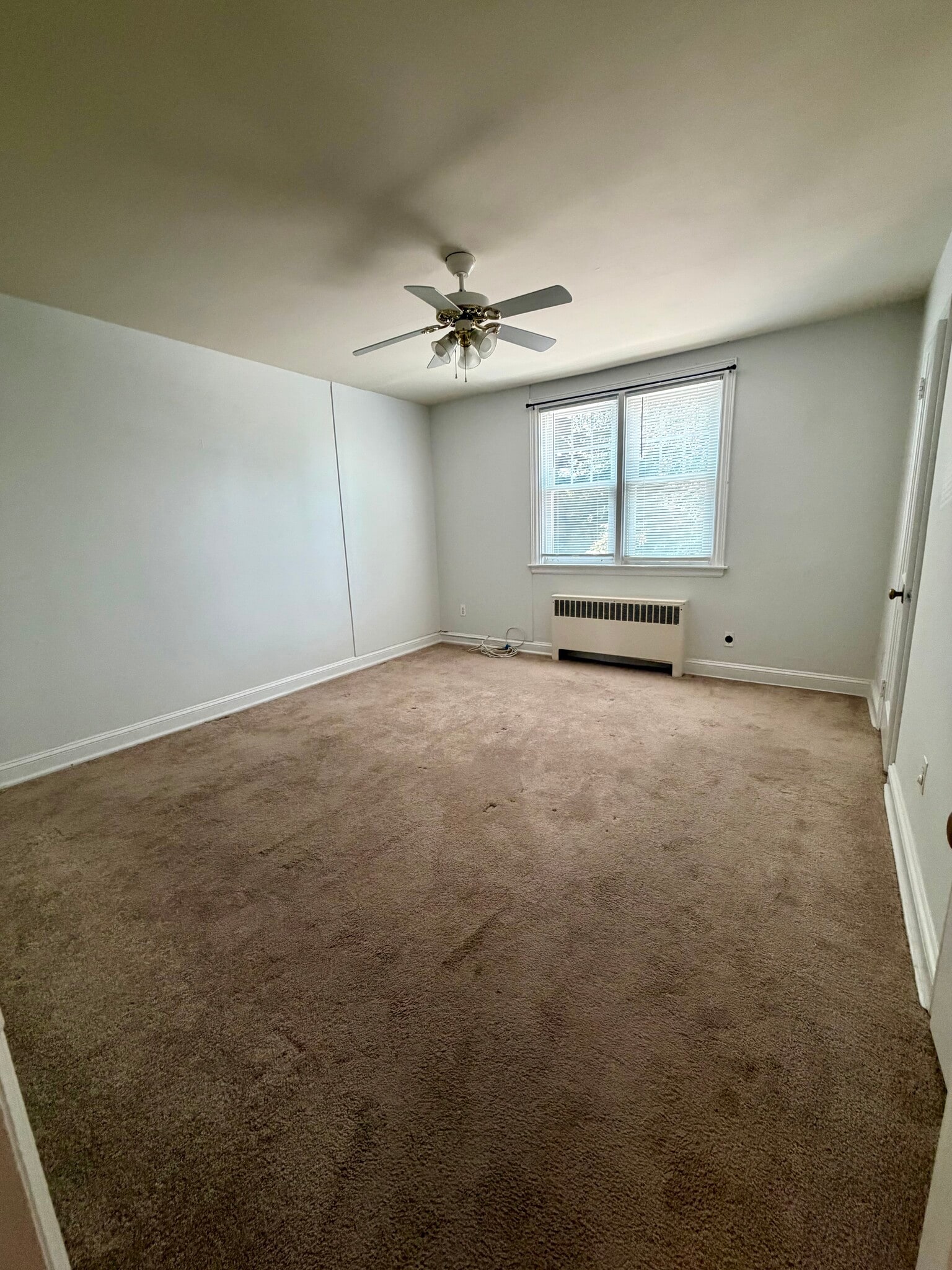 Large Bedroom with Closet - 112 Fairfield Ln