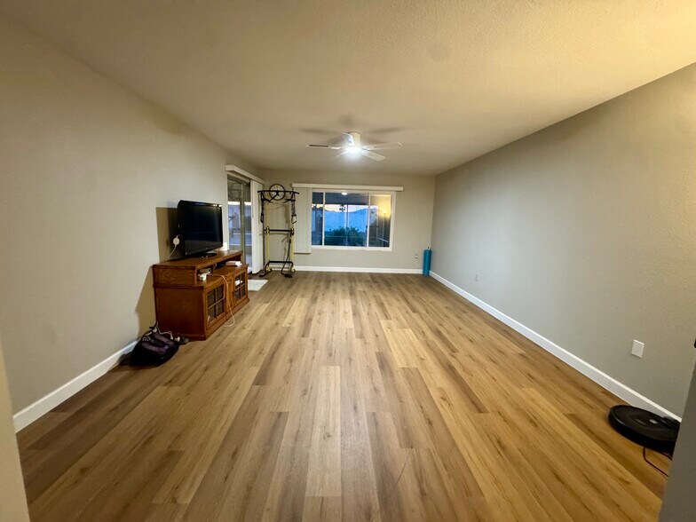 Building Photo - 20018 N Lakeforest Dr