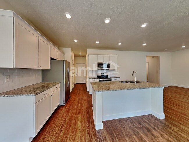 Building Photo - 2337 Surry Way