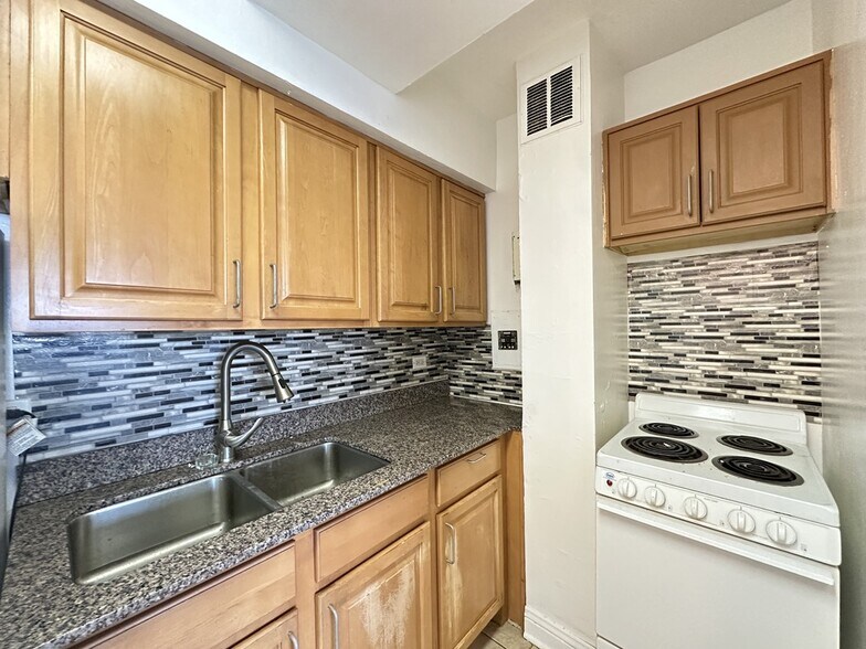 Building Photo - 4180 N Marine Dr
