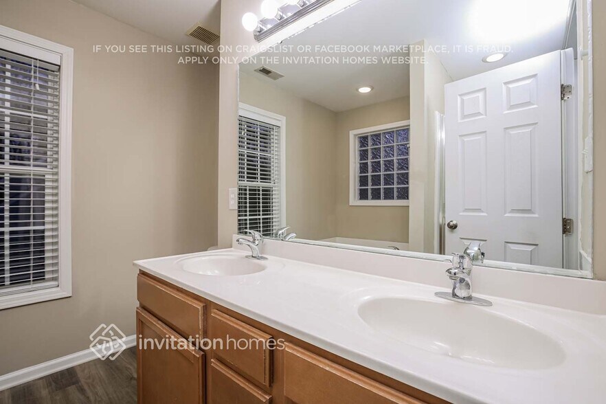 Building Photo - 7807 Green Mill Dr