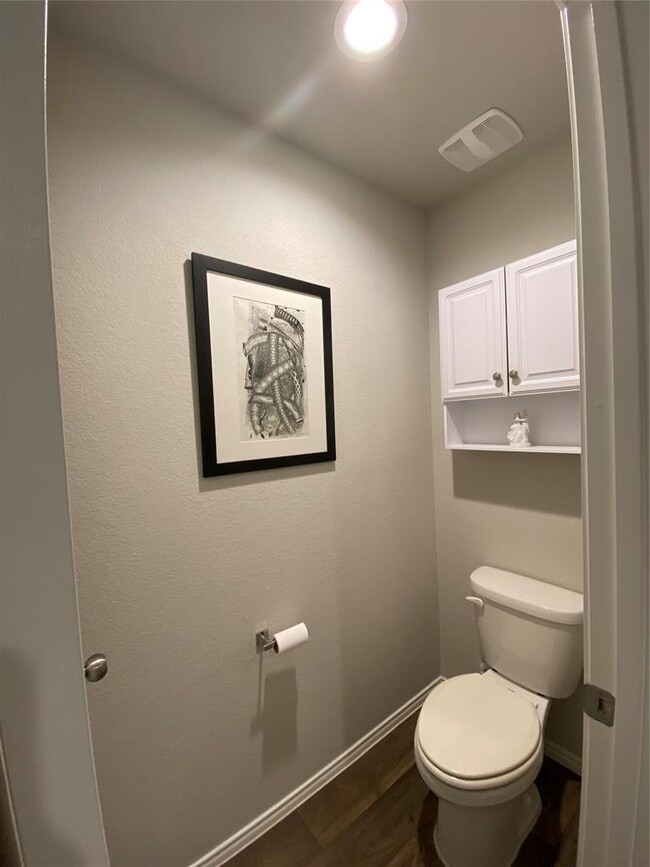 Building Photo - 3935 Country Club Dr