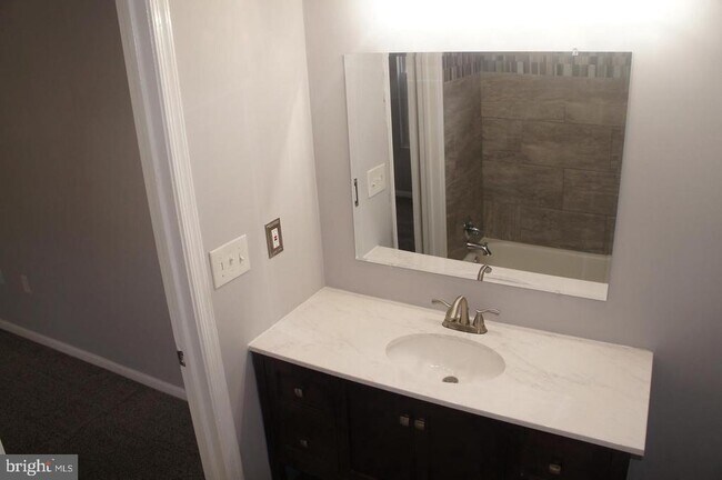 Building Photo - 5814 Holly Springs Dr N