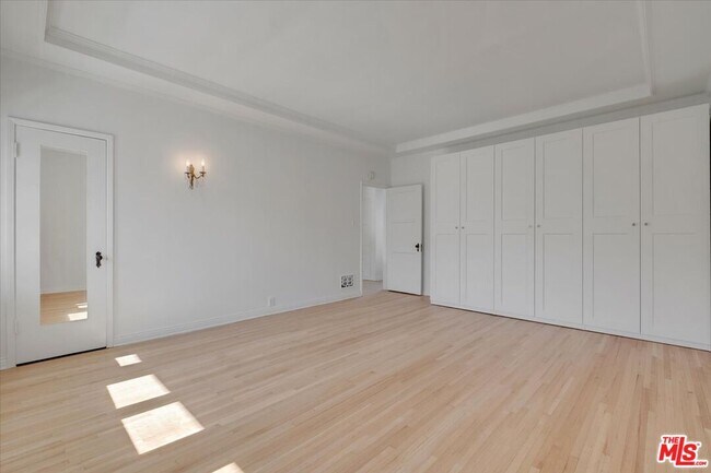 Building Photo - 156 N Swall Dr