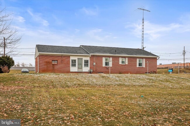 Building Photo - 1055 S Main St