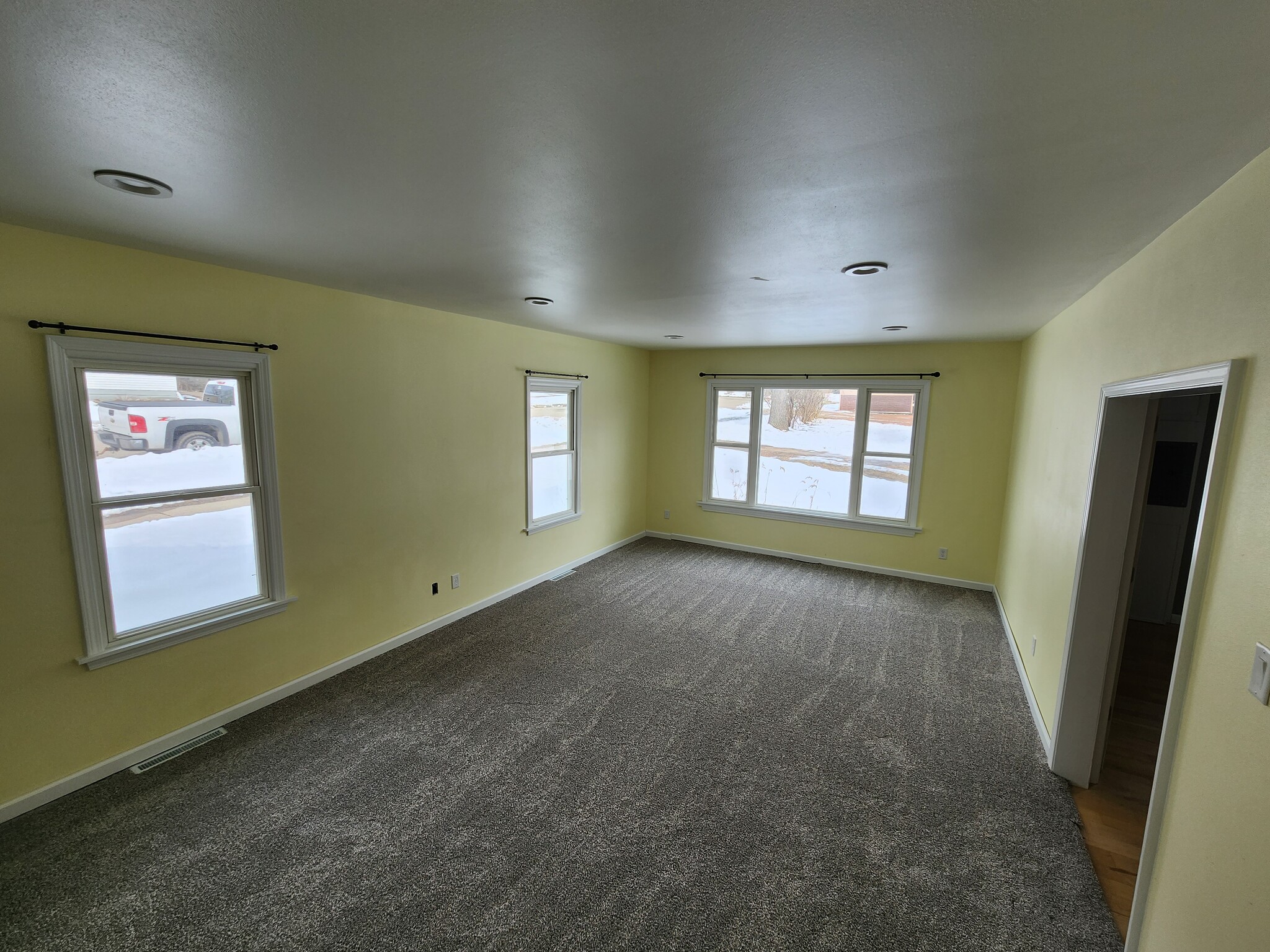 Building Photo - 152 N Pearl St