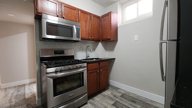 Building Photo - 7512 Cromwell Dr