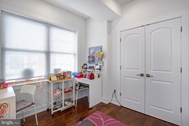 Building Photo - 1259 S 19th St