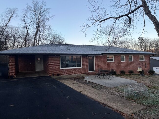 Building Photo - 10264 Pleasant View Dr