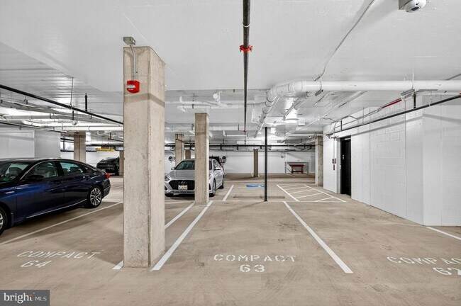 Building Photo - 811 S Columbus St