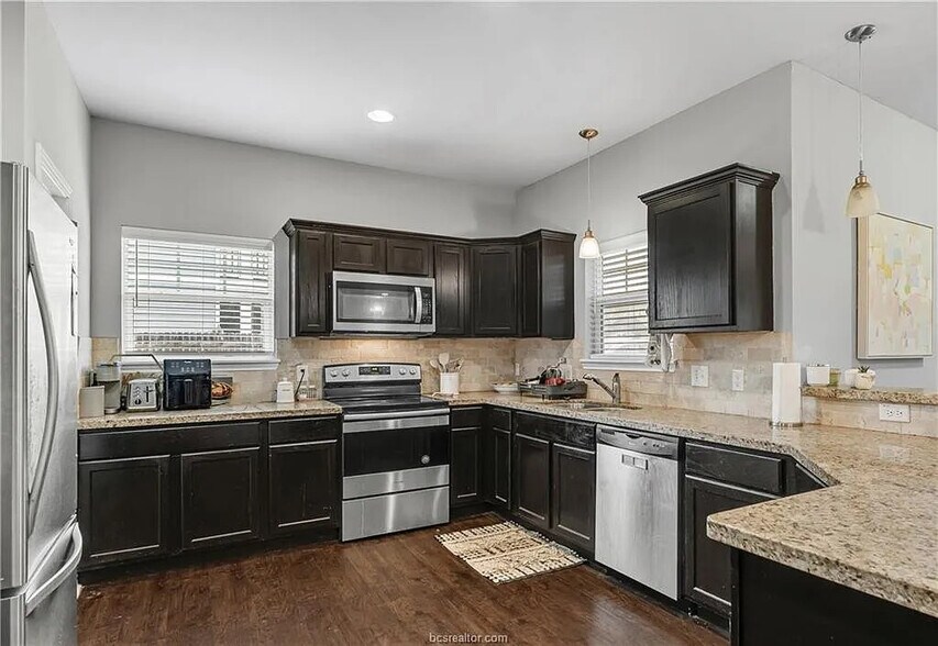 Building Photo - 410 Montclair Ave