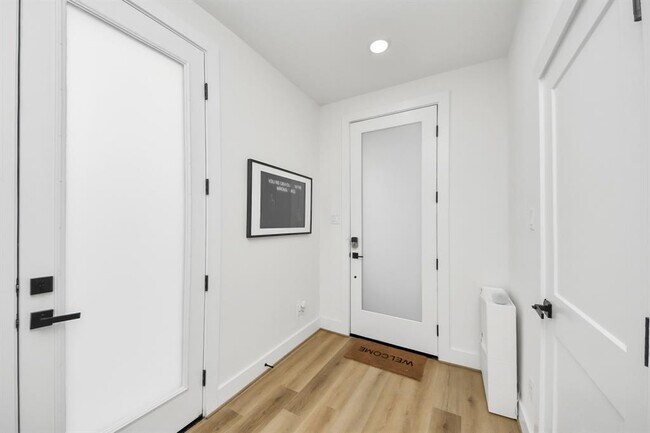 Building Photo - 3022 Live Oak St