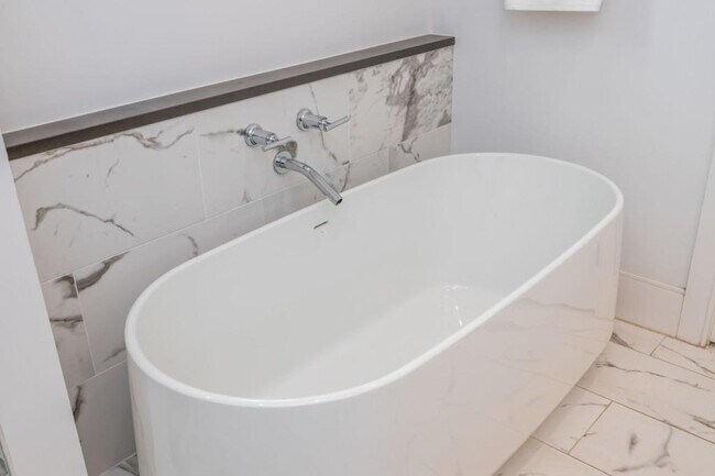 Building Photo - 1494 Red Fox Dr NE