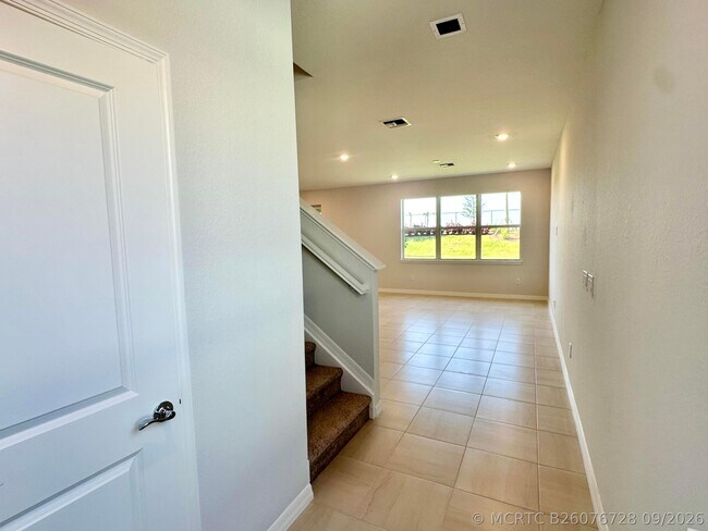 Building Photo - 10681 SW Morning Glory Dr