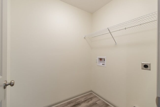 Building Photo - South Lowndes Charmer