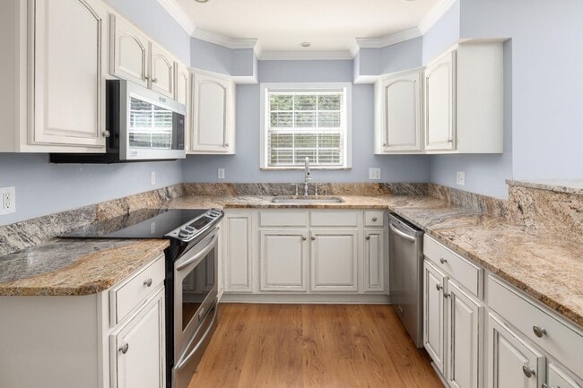 Building Photo - Lovely Two-Story Home in Weaverville