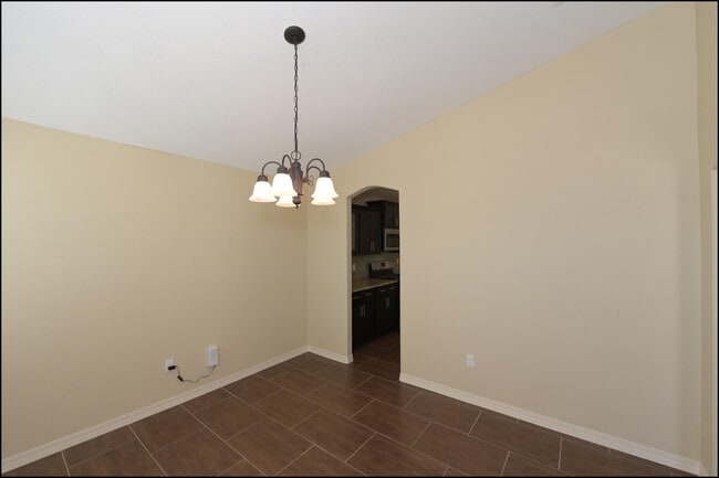 Building Photo - 3131 Red Orchard Dr