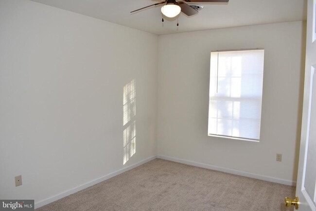 Building Photo - 2741 Roosevelt Dr