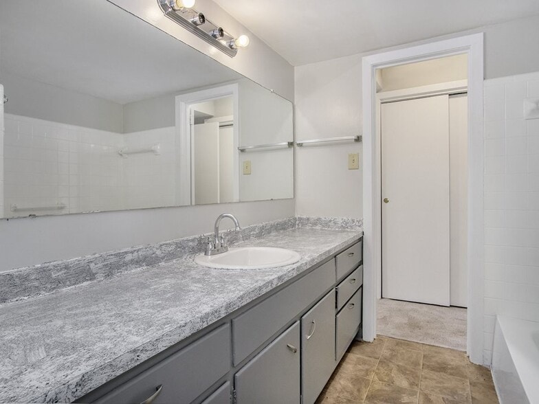 Building Photo - Lotus Homewood